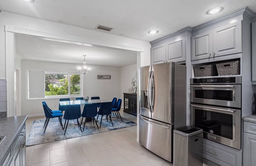 St. Petersburg - Clearwater Casa | 5bd/3.5ba BIG House w/ POOL near Pinellas Park.
