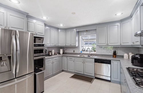St. Petersburg - Clearwater Casa | 5bd/3.5ba BIG House w/ POOL near Pinellas Park.