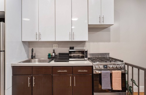 Williamsburg Apartamento | 5BD Duplex w/ Private Patio BBQ and Arcade Games