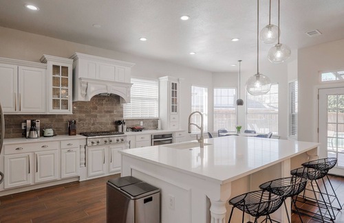 McKinney Casa | 5BD Glamorous Home | Backyward Oasis, Cinema Room