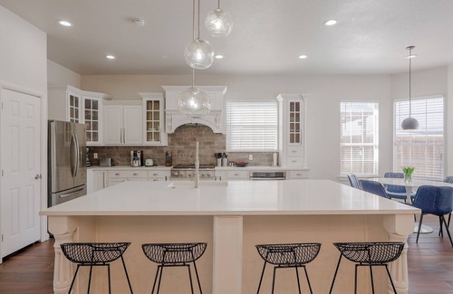 McKinney Casa | 5BD Glamorous Home | Backyward Oasis, Cinema Room