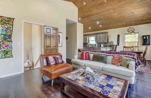 Cascade-Chipita Park Casa | 5BD – Large Yard & Firepit | Escape to the Mtns!