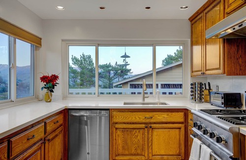 San Rafael Casa | 5BD San Rafael Retreat w/ Billiards, BBQ, & Views