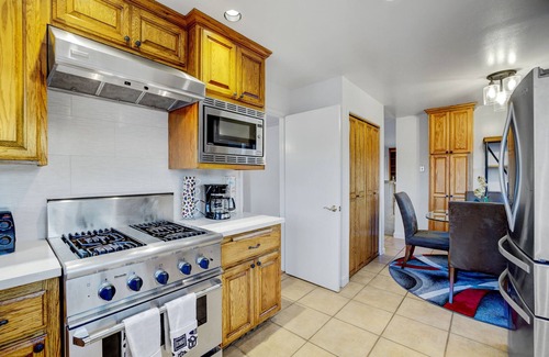 San Rafael Casa | 5BD San Rafael Retreat w/ Billiards, BBQ, & Views