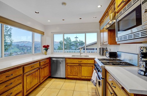San Rafael Casa | 5BD San Rafael Retreat w/ Billiards, BBQ, & Views