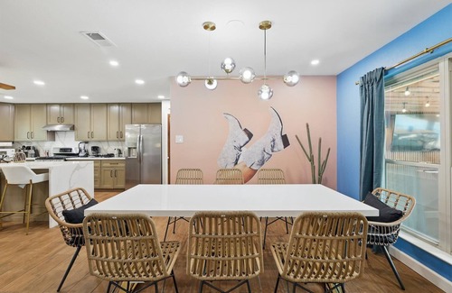 North Richland Hills Casa | 5BD Vacation Retreat w Pool, Bar, Games
