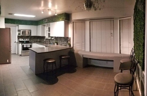 Houston Casa | 5Bdrm 2.5 Bath 12 Beds, Spacious home!