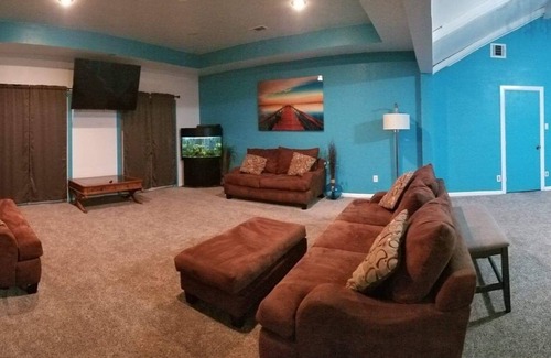 Houston Casa | 5Bdrm 2.5 Bath 12 Beds, Spacious home!