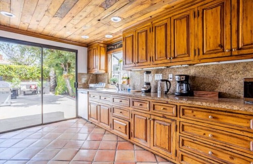 North Hollywood Casa | 5Bed/POOL - Near Hollywood/Burbank/Universal/Beach
