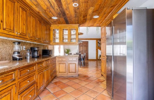 North Hollywood Casa | 5Bed/POOL - Near Hollywood/Burbank/Universal/Beach