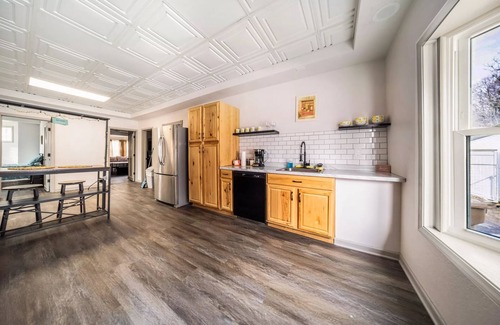 Cuyahoga Falls Casa | 5BedR, Sleeps 16, Big Yard, Game Room, Pet OK, CVNP