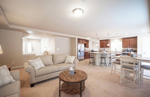 Enterprise Casa | 5bedrooms、3.5 bath、16 sleep，near the airport