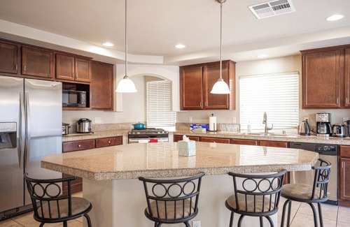 Enterprise Casa | 5bedrooms、3.5 bath、16 sleep，near the airport