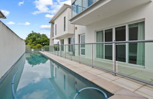 Eight Mile Plains Casa | 5Beds Luxu Home with Pool and AC Conveniently Located