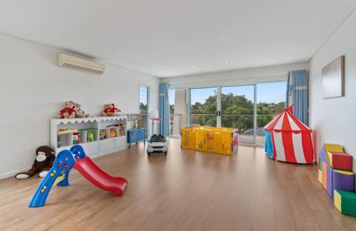 Eight Mile Plains Casa | 5Beds Luxu Home with Pool and AC Conveniently Located
