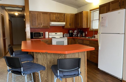 White Haven Casa | 5BR/2.5BA Lakefront w/hot tub, pool table, fire pit