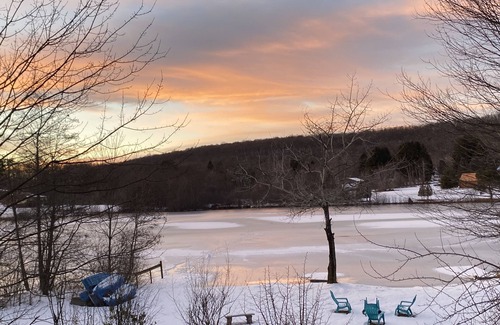 White Haven Casa | 5BR/2.5BA Lakefront w/hot tub, pool table, fire pit