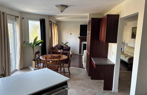 Springwater Casa | 5br 3.5bth home w Free Parkings+Ensuite laundry Barrie,ON