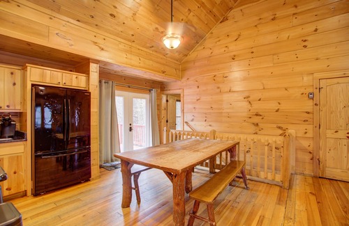White Haven Casa | LOG CABIN 5BR 3 BA Spa Mesa de billar Fire Pit WIFI Poker Baloncesto ¡Juego de tejo!