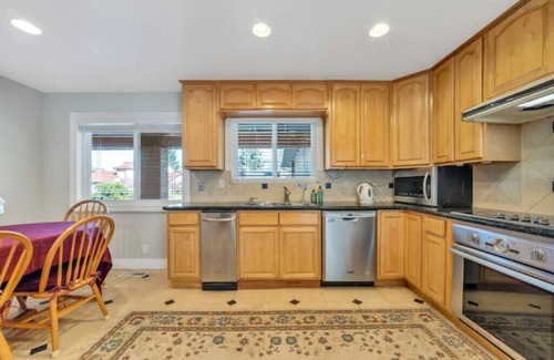 Berry Park Casa | 5BR/3BA Family Friendly Home in San Jose