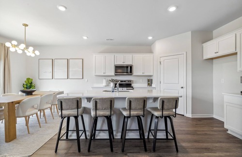 Wilmington Casa | 5BR/3BT+ Lake + Games Room+ Office+ Near Beaches