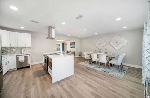 Central Fort Lauderdale Villa | 5br/3bth Luxury villa with private backyard oasis