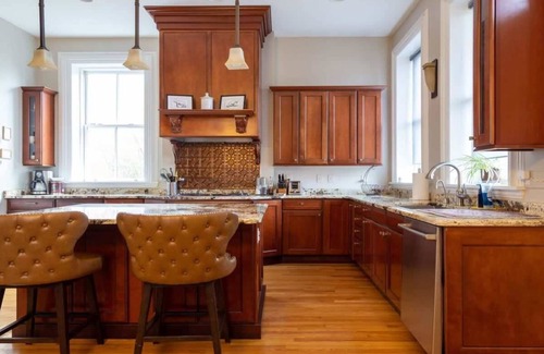 Lafayette Square Casa | 5BR/4.5BA Victorian Lafayette Manor / ABODEbucks
