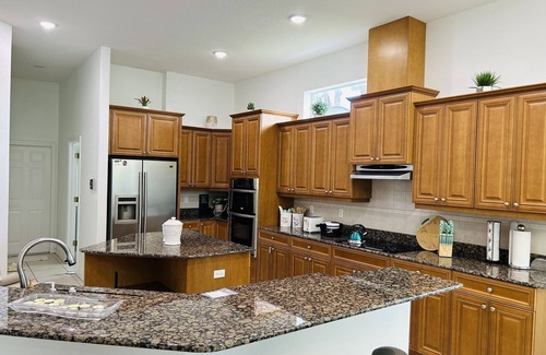 St. Petersburg - Clearwater Casa | 5br/4ba Luxury house w pool and beautiful backyard