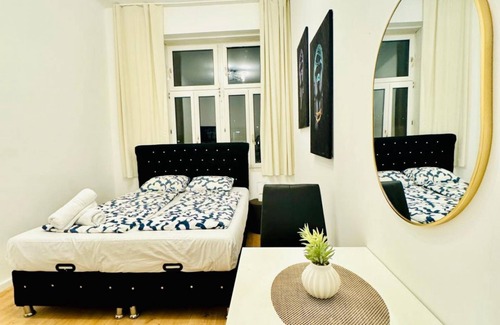Liesing Apartamento | 5BR Apartment; Near Atzgersdorf Park, 11-Min Walk