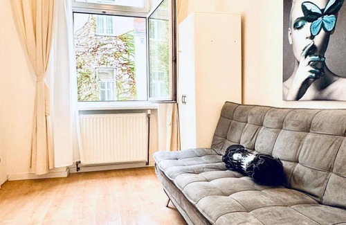 Rudolfsheim-Funfhaus Apartamento | 5BR Apt. Ideal for Groups; 7- Min to Westbahnhof