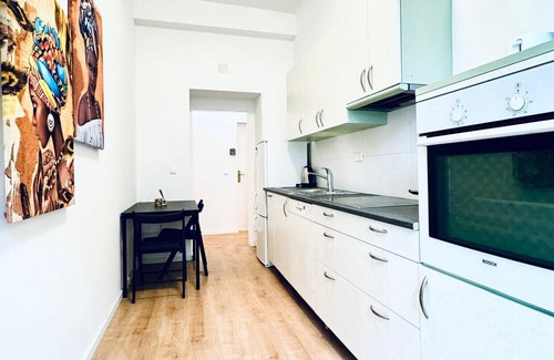 Rudolfsheim-Funfhaus Apartamento | 5BR Apt. Ideal for Groups; 7- Min to Westbahnhof