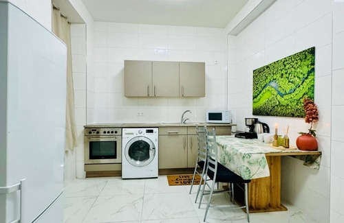 Margareten Apartamento | 5BR Apt. Only 10-Min Walk to Matzleinsdorfer Platz