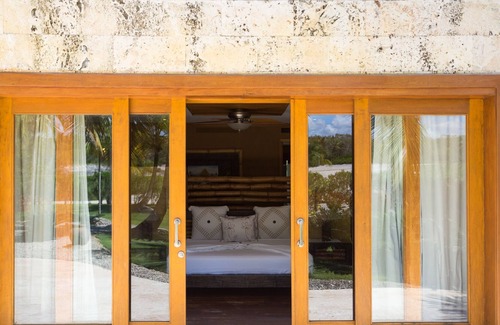 Punta Cana Villa | VILLA DE 5BR BALI-STYLE GOLF FRONT VILLA EN PUNTA ESPADA CON 2 Criadas y 2 COCHES / GOLF CARTS