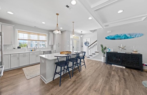 Frankford Casa | 5BR Beauty Near Bethany-Community Pool; Linens