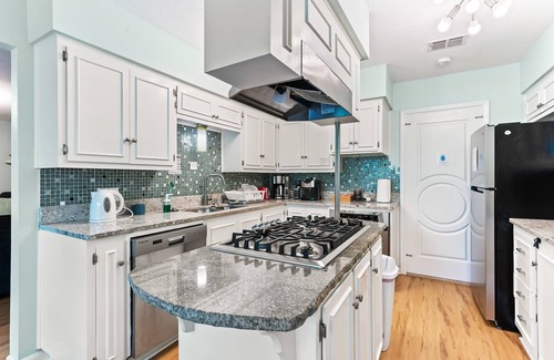 University Hills Casa | 5BR Double Unit On Creek - LARGE YARD - Sleeps 12
