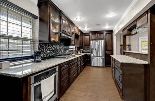 Northside Casa | 5BR Family Gem: Barbecue, Swim & Relax!