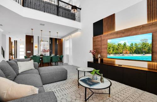 Campbell Casa | 5BR Family Haven Near Disney with Private Pool