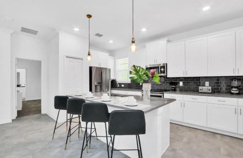 Campbell Casa | 5BR Family Haven Near Disney with Private Pool