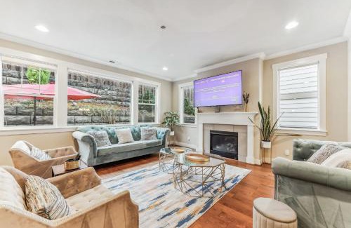 Beaverton Casa | 5BR Home with Backyard - Perfect for Family and Work Crews