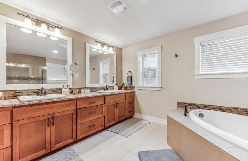 Beaverton Casa | 5BR Home with Backyard - Perfect for Family and Work Crews
