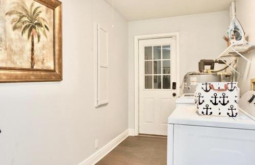 East Arlington Casa | 5BR House - Pool - Hot Tub - 8 Min to Hannah Park
