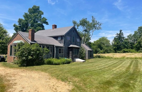 West Tisbury Casa | 5BR in West Tisbury village with private beach access