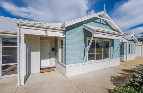 Lake Clifton Casa | 5BR Large Country Retreat on 40Ha Near Lake Clifton