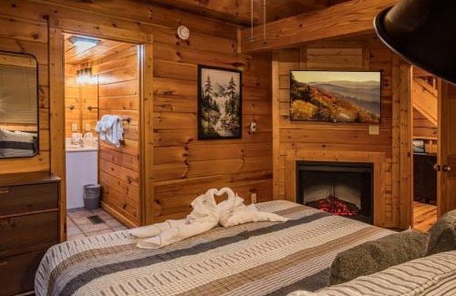 Gatlinburg Casa | 5BR Log Cabin, Game Room, Hot Tub, Swimming pool