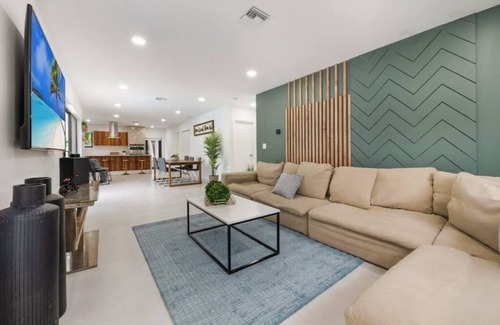 Cutler Bay Casa | 5BR Miami Oasis: Heated Pool, Spa & Basketball