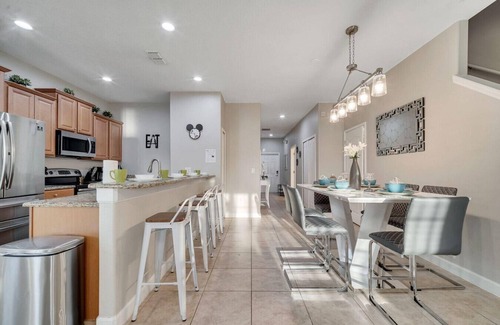 Historic Downtown Kissimmee Apartamento | 5BR Paradise Palms Townhome, POOL, by Disney