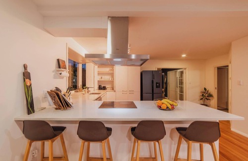 Avonhead Casa | 5BR Retreat – Garden & Deck Near Airport