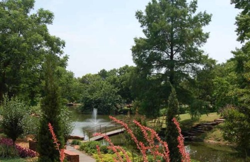 Midtown Casa | 5BR Retreat in Downtown OKC w/ In Unit Laundry I Bathtub I Spacious Living Space I Full Kitchen 16F1