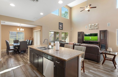 Maricopa County Casa | Spacious 5-bedroom house with WiFi, AC in fantastic Surprise