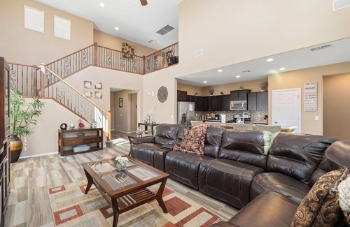 Maricopa County Casa | Spacious 5-bedroom house with WiFi, AC in fantastic Surprise